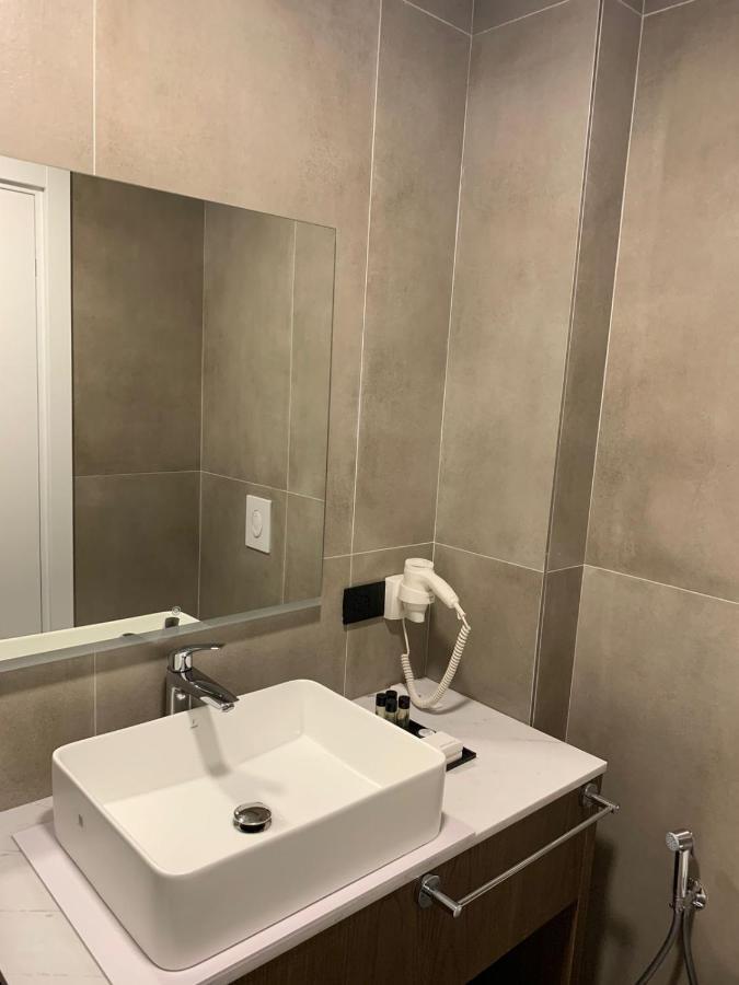 Black Diamond Hotel ديرمي المظهر الخارجي الصورة